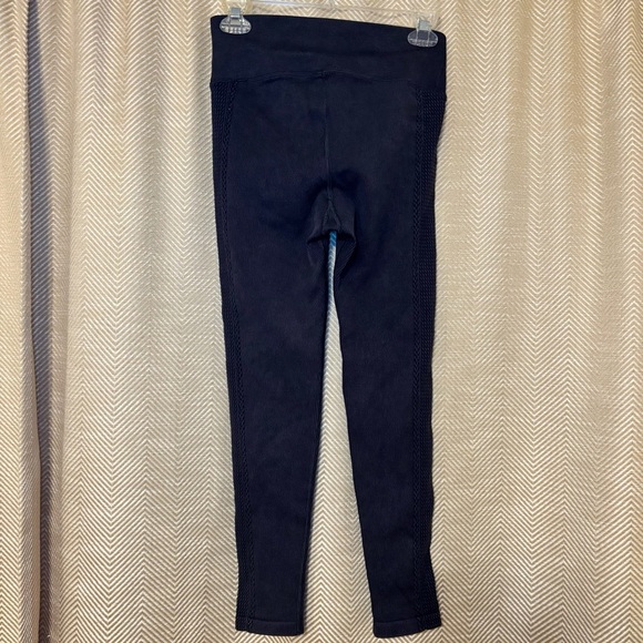 Offline by Aerie Seamless Cable High Waisted Leggings Ladies Medium Black Gray - Picture 5 of 8